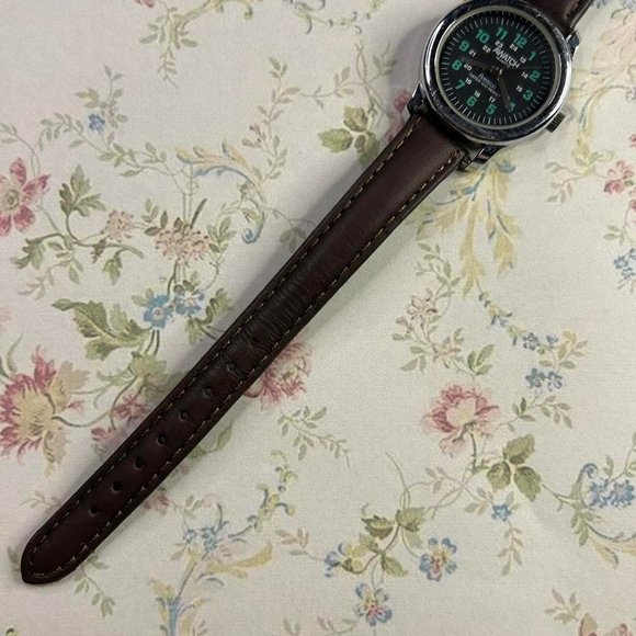 🐞Classic Dainty Leather Band Watch🐞 - Picture 5 of 8